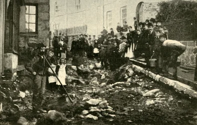 Straße in St. Ives nach einem Hochwasser, 1901