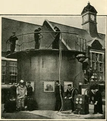Der Tauchertank in Portsmouth, wo Taucher ausgebildet werden, 1901
