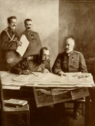 Der Kaiser von Russland mit dem Großherzog Nikolaus an der Front, 1916