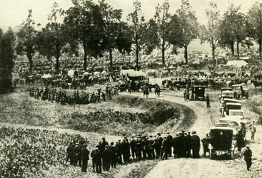 Die Deutschen verhaften Zivilisten in Visé in Belgien, August 1914, um 1920