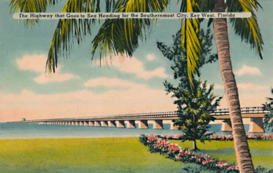 Die Straße, die zum Meer führt, auf dem Weg zur südlichsten Stadt, Key West, Florida, um 1940er Jahre