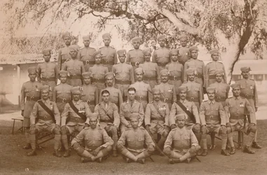 Der indische Zug des ersten Bataillons, das eigene königliche West-Kent-Regiment der Königin. Poona, Indien