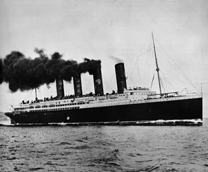 Die Lusitania mit voller Geschwindigkeit, 1915