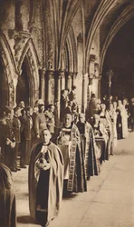 Die Insignien, 12. Mai 1937