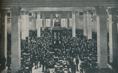Der Versicherungsraum bei Lloyds, mit dem Rednerpult in der Mitte, 1936