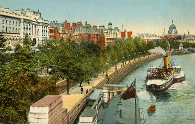 Der Victoria Embankment und Dampfschiff auf der Themse, London, um 1910