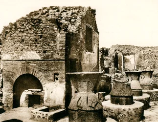 Die Bäckerei und Mühle, Pompeji, Italien, um 1900er