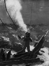 Das erste Foto eines Tauchers unter Wasser