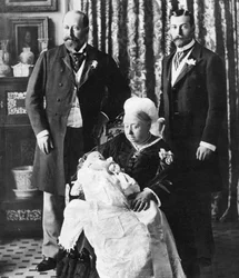 Der zukünftige König Edward VIII. am Tag seiner Taufe, 16. Juli 1894