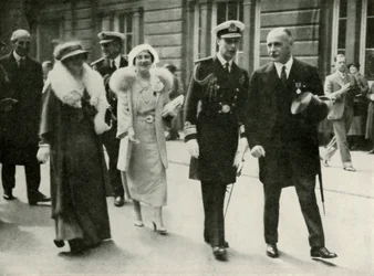 Ihre Majestäten in Edinburgh während der Jubiläumsfeierlichkeiten von König George V 1935, 1937