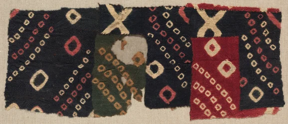 Fragment mit Batikmuster, ca. 700-1100 n. Chr.