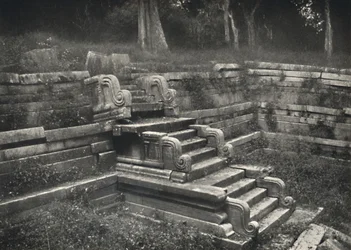 Treppe in einem gemauerten Badeteich, Anuradhapura, 1926