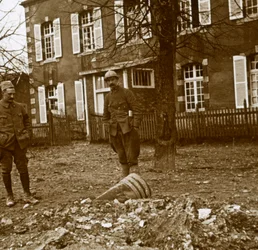 Unexplodierte 380 Granate, Verdun, Nordfrankreich, um 1914-1918