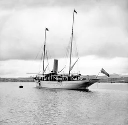 Vereinigtes Königreich: Eine Dampfyacht vor Anker. um 1890