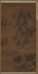 Grüne Gipfel in Wolken