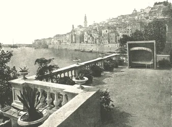 Blick auf die Stadt von der Bucht aus, Menton, Frankreich, 1895