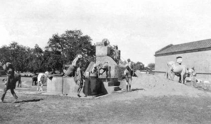 Wasserbrunnen, Mathura, Indien, 1916-1917