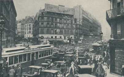 Warum Paris ständige Planung braucht: Verkehrsblockade in einer Hauptstraße
