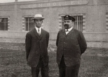 Wilbur Wright, amerikanischer Flieger, und Léon Bollée, französischer Erfinder und Automobilhersteller, 1908