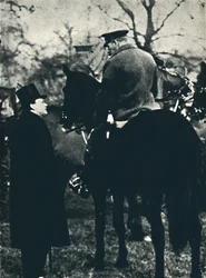 Mit König Georg V. bei Militärübungen, 1913, 1945