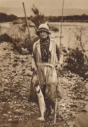 Mit einem Fang in Tokanu, Neuseeland, um 1927, 1937