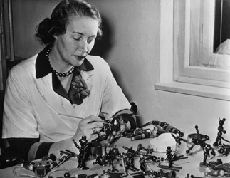 Holzspielzeug wird in Wien, Österreich, für Amerika fertiggestellt, 1952
