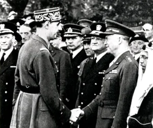 Zweiter Weltkrieg: De Gaulle begrüßt Eisenhower, 1944