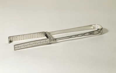 Spargelzange, George III, dekoriert mit heller Gravur, hergestellt von George Smith, ca. 1790