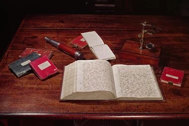 Bücher auf Charles Darwins Schreibtisch
