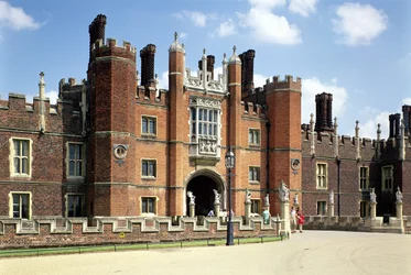 Hampton Court Palace im Frühling