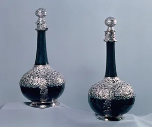 Paar Weinflaschen in Silber montiert, 1689