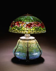 Ein "Poinsettia" Bleiglas-Tischlampe, ca. 1902-1932