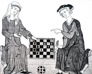 Ein Mann und eine Frau spielen Schach