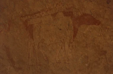 Algerien, Sahara, Tassili-n-Ajjer-Nationalpark, Fundstätte von Sefar, Felsmalerei mit der Darstellung eines Stiers.