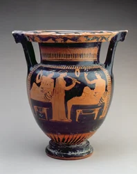Attischer rotfiguriger Säulenkrater mit einem Symposionszene eines Flötenspielers zwischen zwei liegenden Männern, Griechisch, ca. 420 v. Chr.
