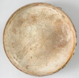 Schale mit Raubvogel, 11.-13. Jahrhundert