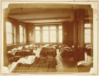 Schlafsaal für Jungen im Taubstummeninstitut, Derby