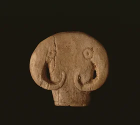 Stierkopf-Amulett, prädynastisches Ägypten, Naqada IIa, ca. 3500 v. Chr.