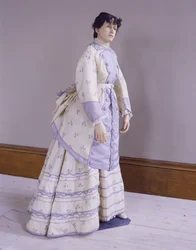Tournürenkleid aus Kettgedrucktem Alpaka, ca. 1872-74