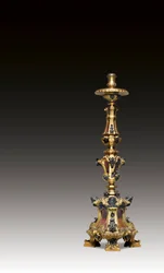 Kerzenhalter mit Amor-Masken und Büsten auf einem geschwungenen Sockel, Rom, ca. 1700