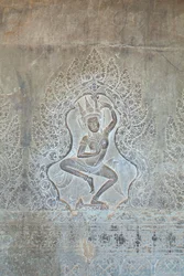 Tanzende Apsara-Relief an der äußeren Westwand, Angkor Wat, Kambodscha