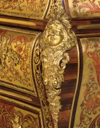 Detail einer Regence Boulle Marketerie-Kommode en tombeau, 18. - 19. Jahrhundert