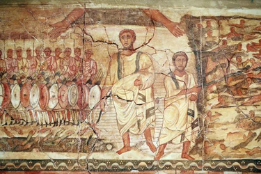 Auszug und Durchquerung des Roten Meeres, Fresko aus der Synagoge von Doura (Dura) Europos, 244-245, aufbewahrt im Nationalmuseum von Damaskus. Foto, aufgenommen im Jüdischen Museum in New York während einer Ausstellung.