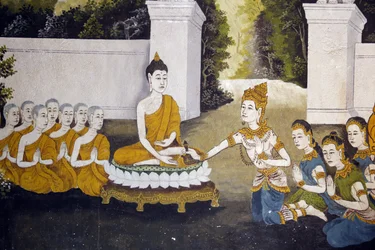Fresko, das eine Szene aus dem Leben des Buddha darstellt, im Wat Phra Doi Suthep, Chiang Mai. Buddha empfängt Almosen. Thailand