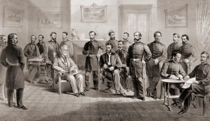 General Ulysses S. Grant (sitzend Mitte rechts) und General Robert E. Lee (sitzend Mitte links) mit ihrem jeweiligen Stab im Appomattox Courthouse, Virginia, wo General Lee die Armee von Nord-Virginia übergab und damit den Amerikanischen Bürgerkrieg beende