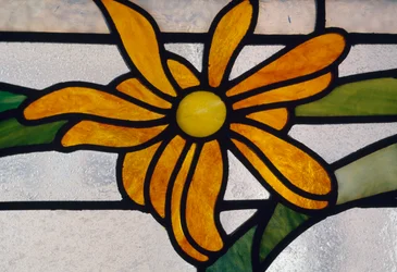 Handgefertigtes Buntglasfenster mit Blumendekoration, Rom, Latium, Italien, Detail
