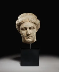 Kopf einer Göttin, Klassische Periode, ca. spätes 5. - frühes 4. Jahrhundert v. Chr.