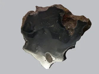 Eisenmeteorit (IAB). 1891 im Canyon Diablo (USA) gefunden. Nationalmuseum für Naturgeschichte, Paris.