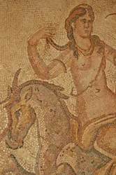 Libyen, römisches Mosaik von Nymphe und Satyr aus der Villa des Jason Magnus