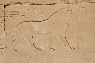 Löwenskulptur, Karnak, Luxor, Ägypten